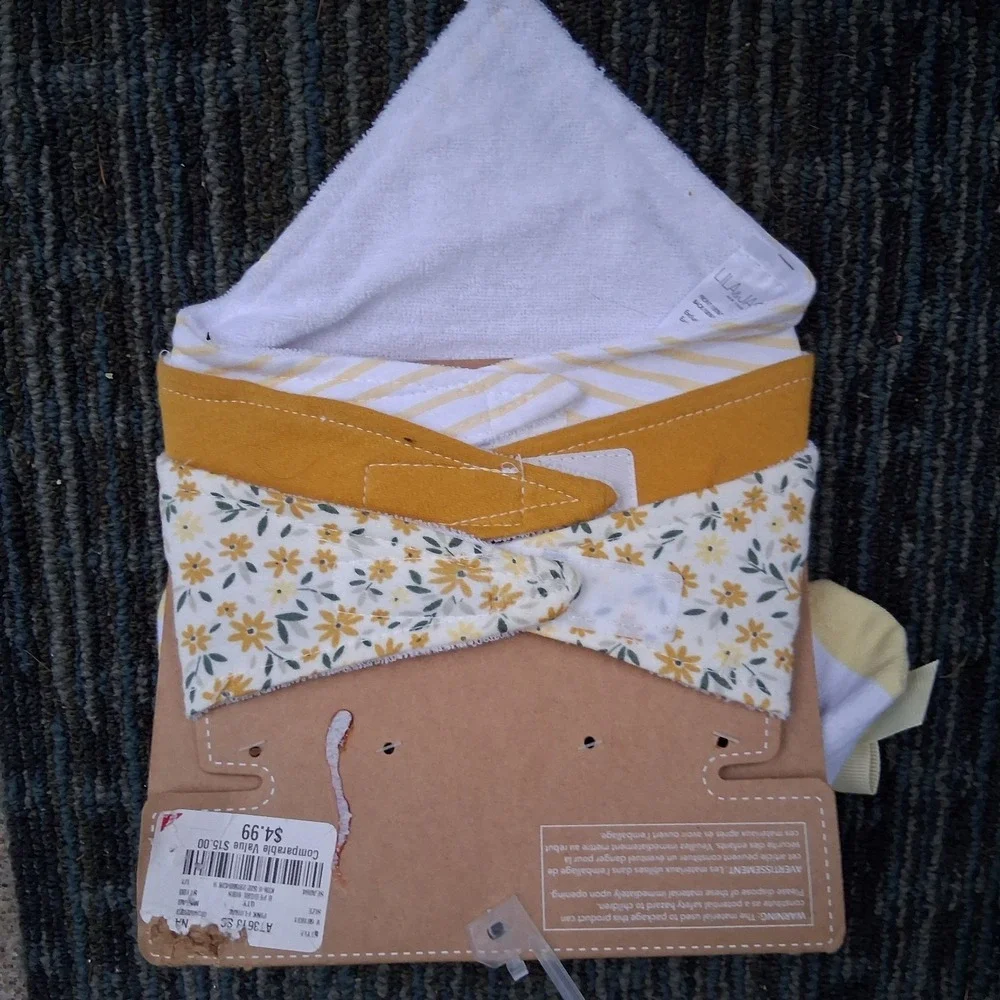 Lila & Jack Baby Booties Socks And Bibs Set New NWT Yellow